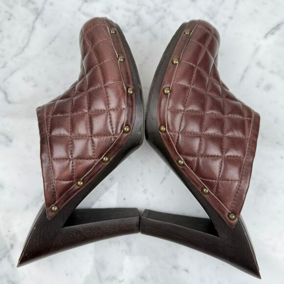 BCBGirls Quilted Brown Leather Clog Heels Y2K Boho Size 6.5 BCBG - Picture 3 of 10